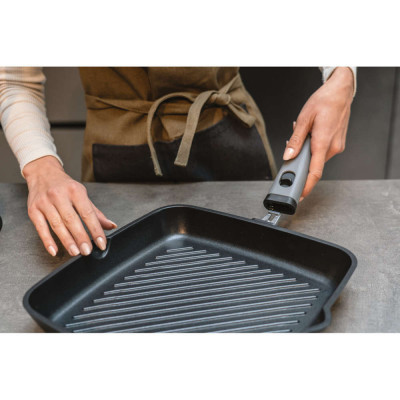 GUZZINI BISTECCHIERA QUADRATA 28X28 COOK&SPACE CON MANICO REMOVIBILE